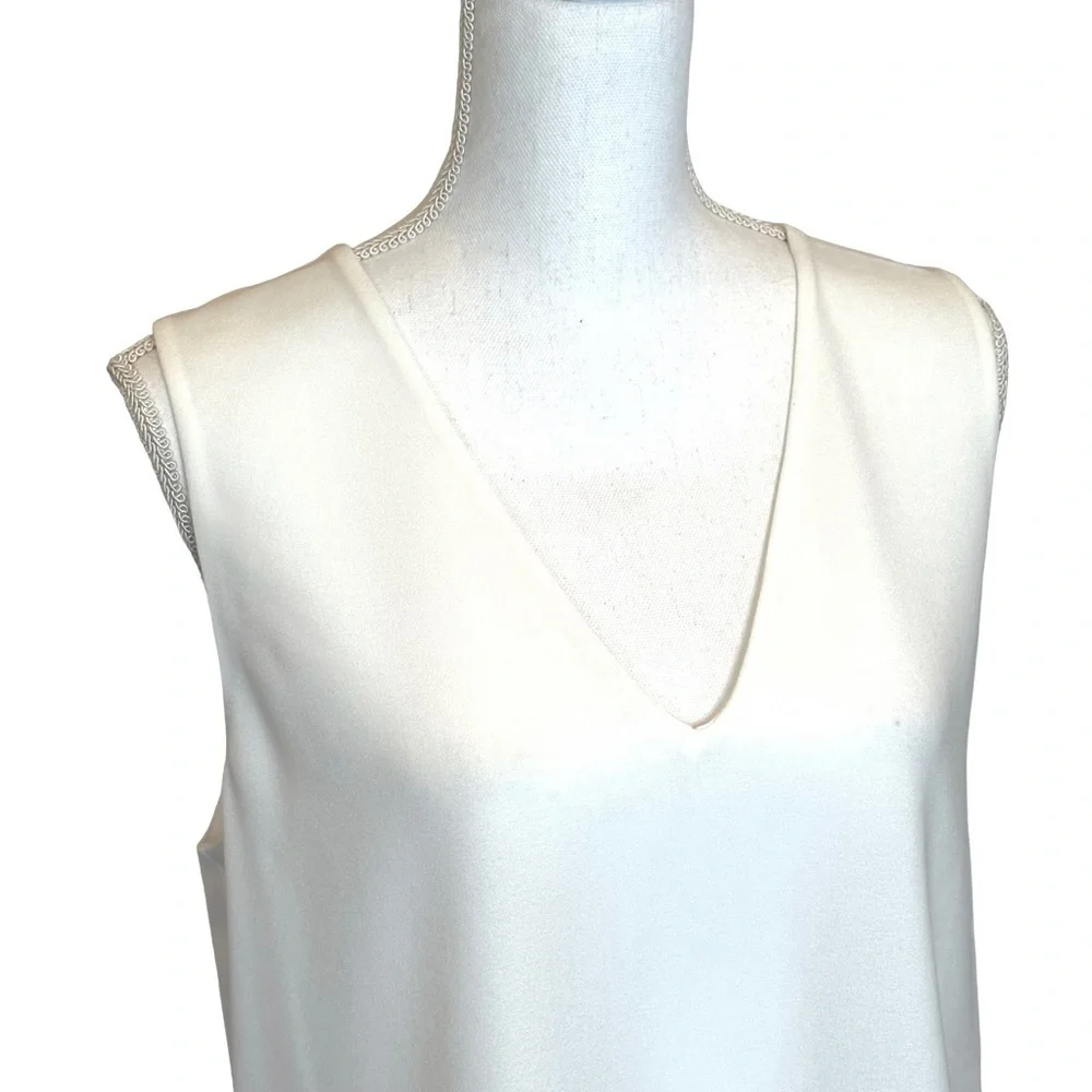 JENNI KAYNE | Crepe V Neck Shell - Picture 3 of 7